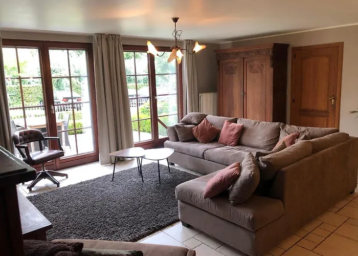 Au Coeur Des Collines, Charmette Hébergement de vacances *