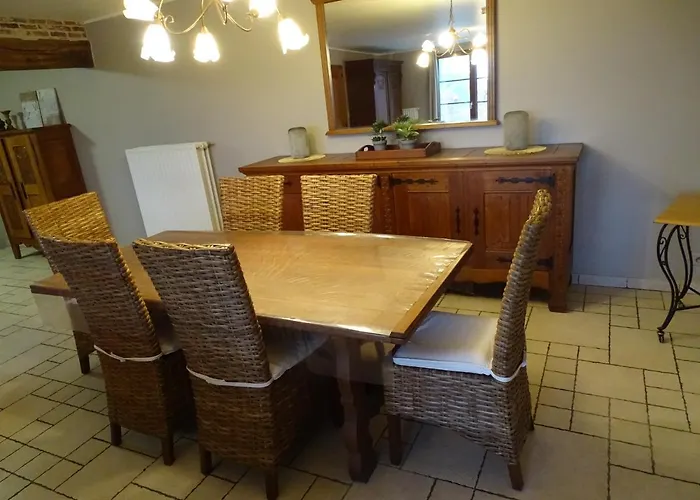 Au Coeur Des Collines, Charmette Hébergement de vacances *